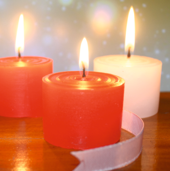Small Pillar Candles – Set of 12 with 2 Burning Plates