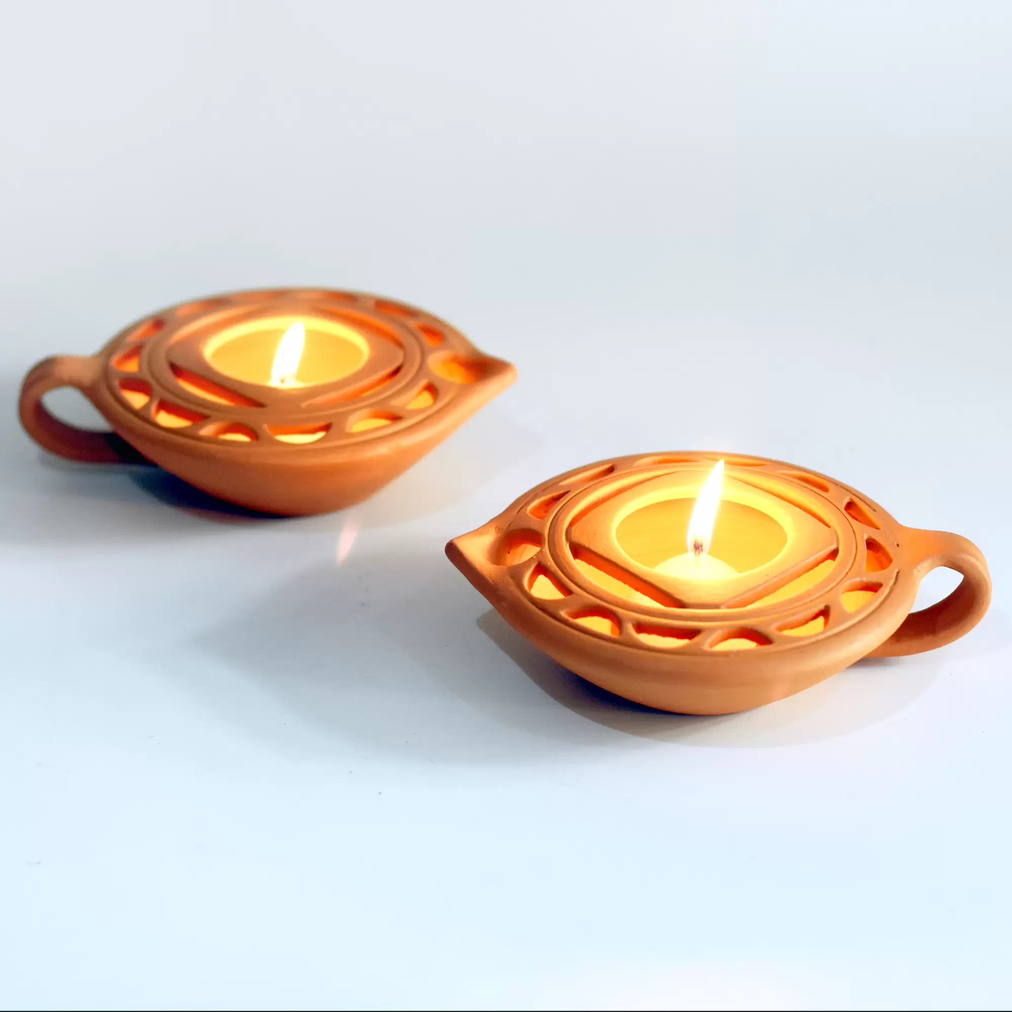 QUEEN DIYA Candle Holder Set of 2 + 2 HD Candles FREE