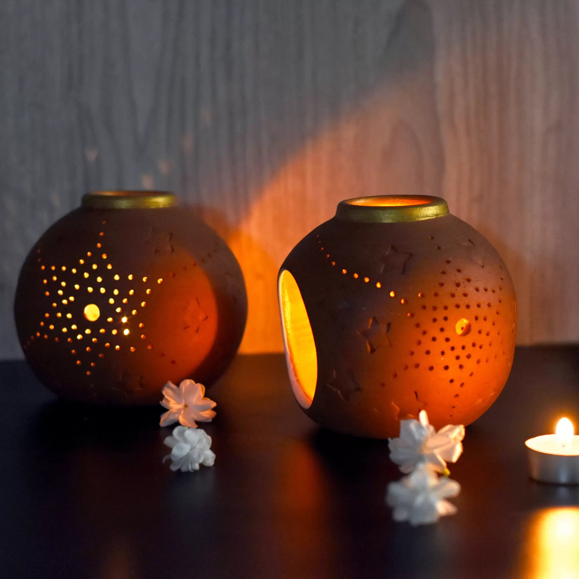 GLO Candle Holder Set Of 2 + 2 Tealights Free
