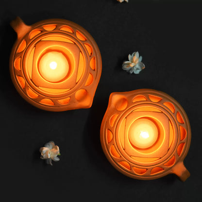 QUEEN DIYA Candle Holder Set of 2 + 2 HD Candles FREE