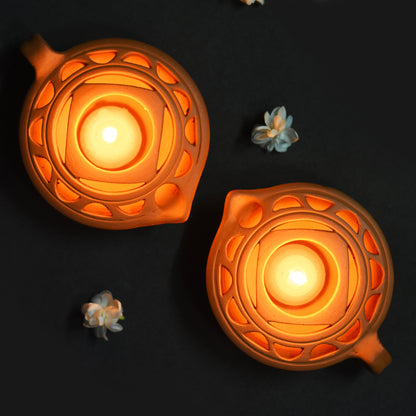 Queen Diya Candle Holder Set of 2 + 2 HD Candles Free