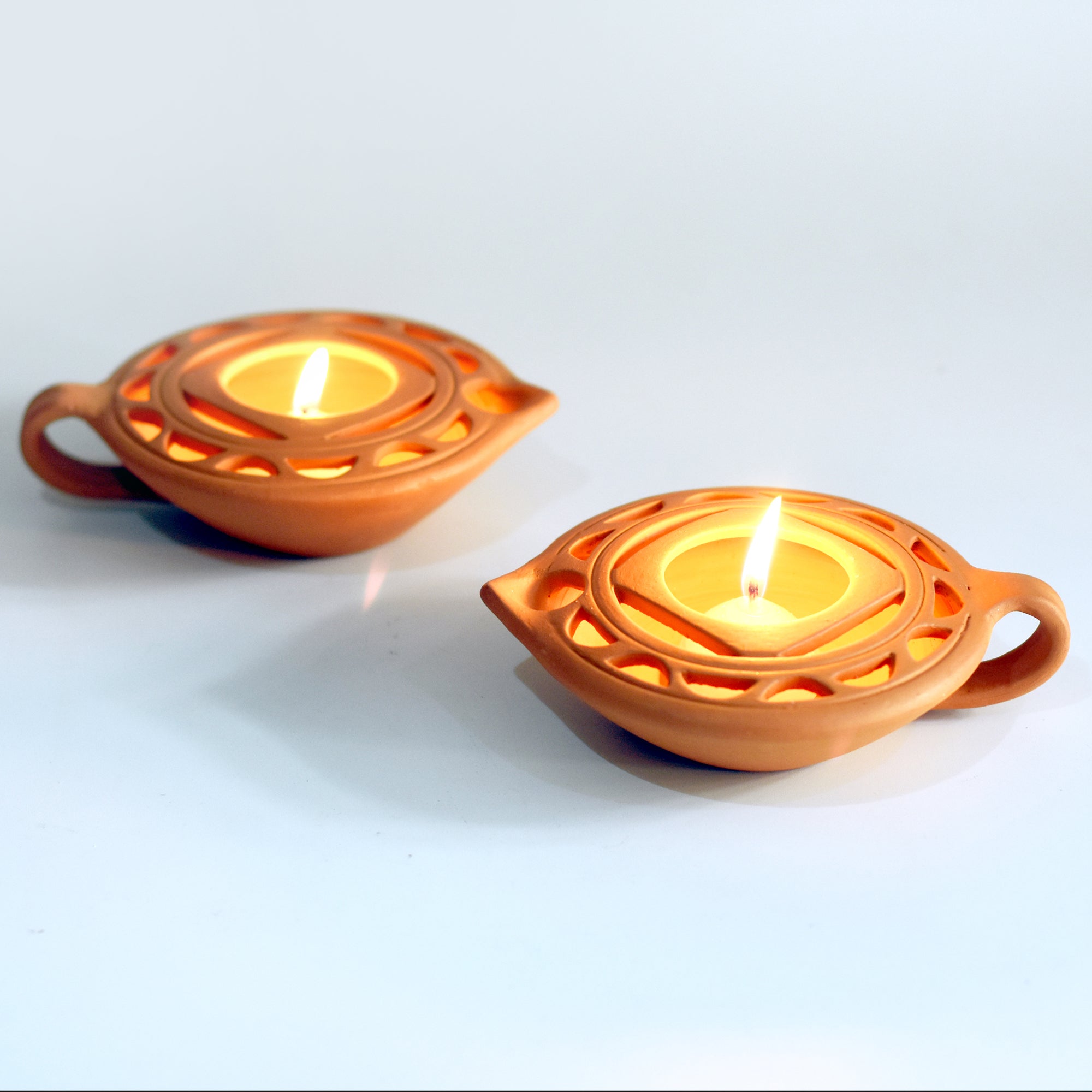 Queen Diya Candle Holder Set of 2 + 2 HD Candles Free