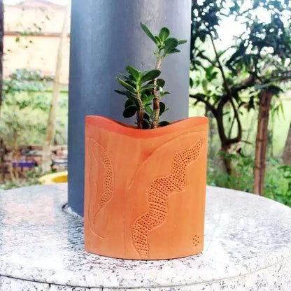 Aye Terracotta Planter
